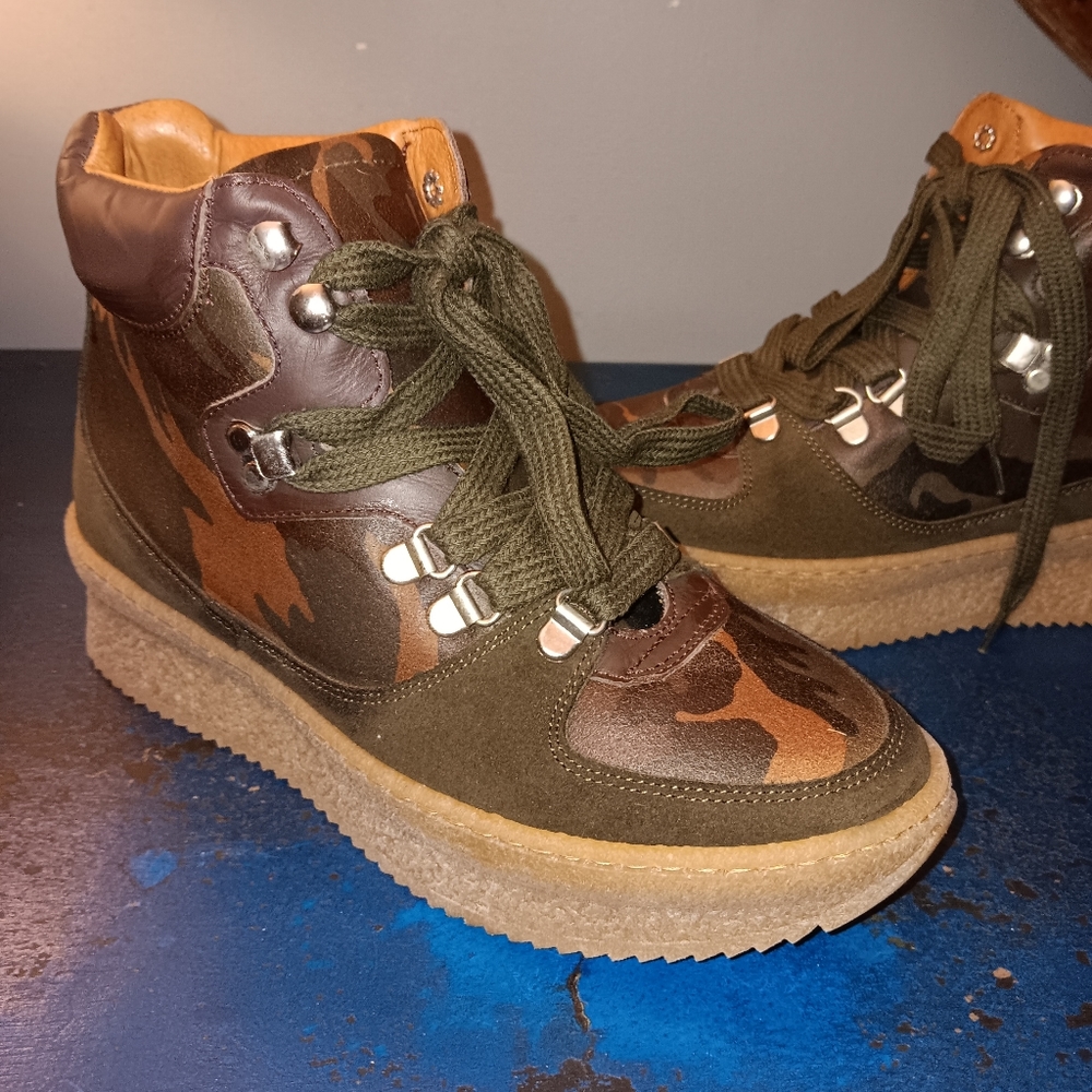 Shellys sneaker boots